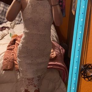 Elegant form fitting dress!